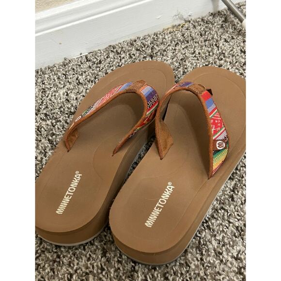 Minnetonka Flip Flops Women's Size 8 Comfort Slip On Tan Cute Sandals - Picture 6 of 9